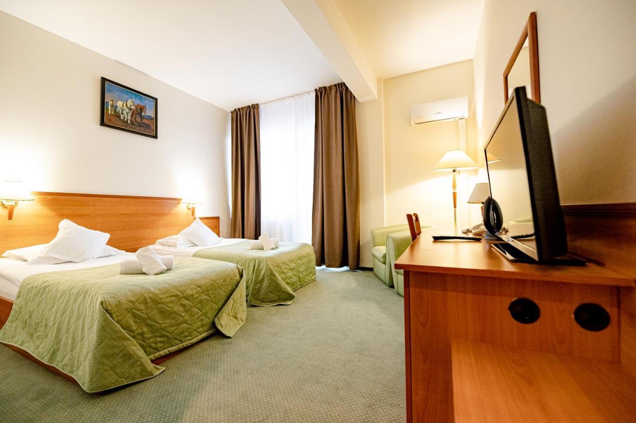 Hotel Rivulus Бая-Маре Екстер'єр фото