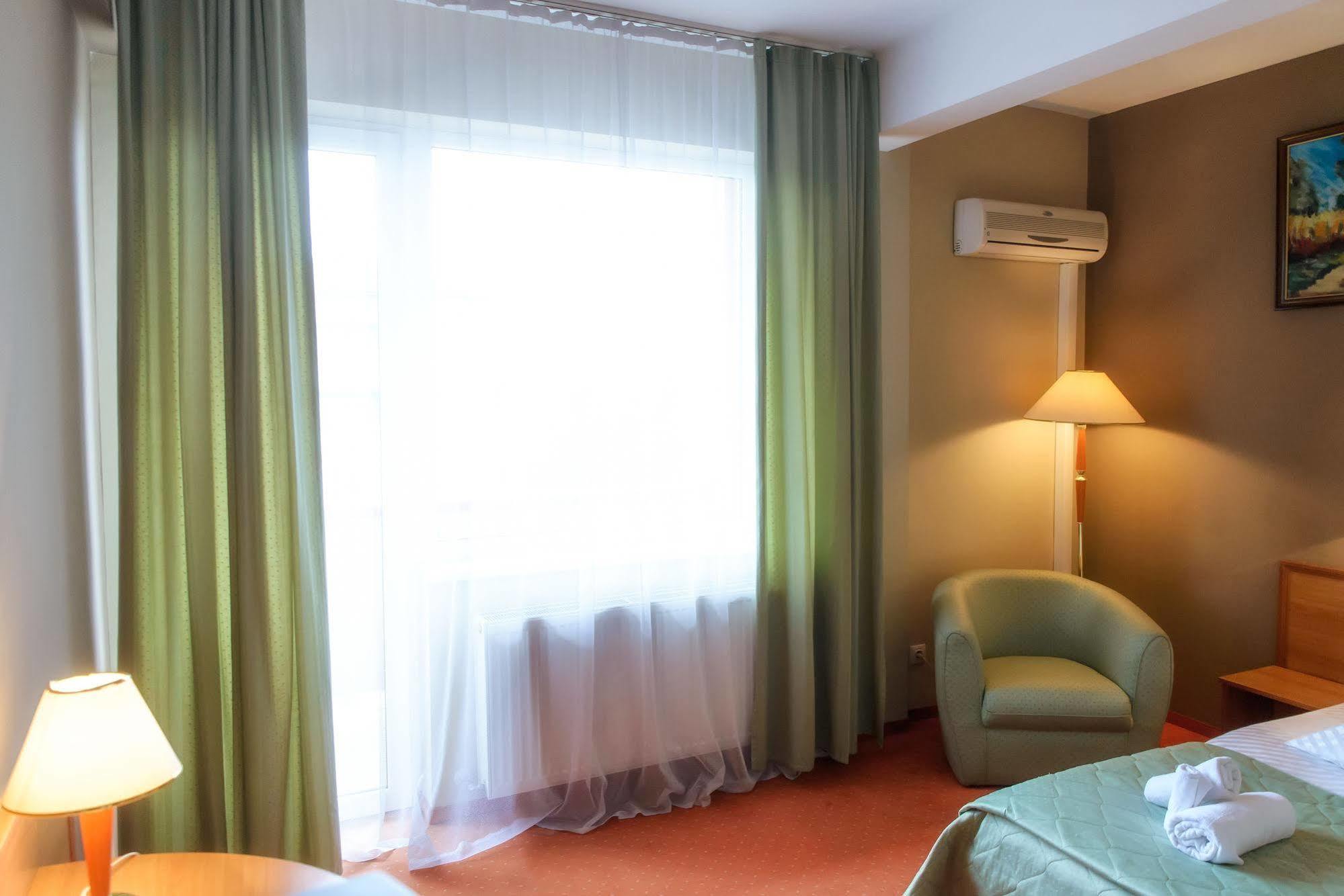 Hotel Rivulus Бая-Маре Екстер'єр фото