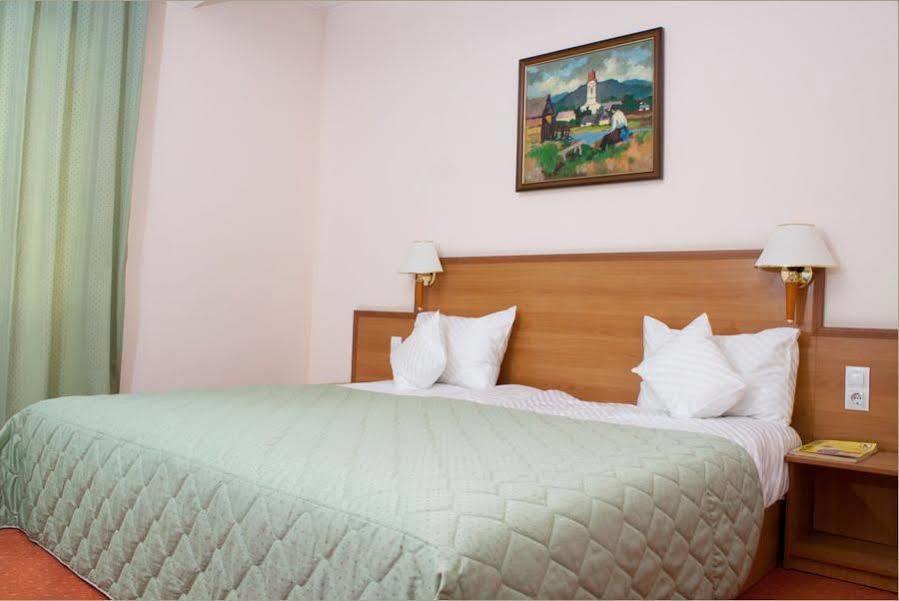 Hotel Rivulus Бая-Маре Екстер'єр фото